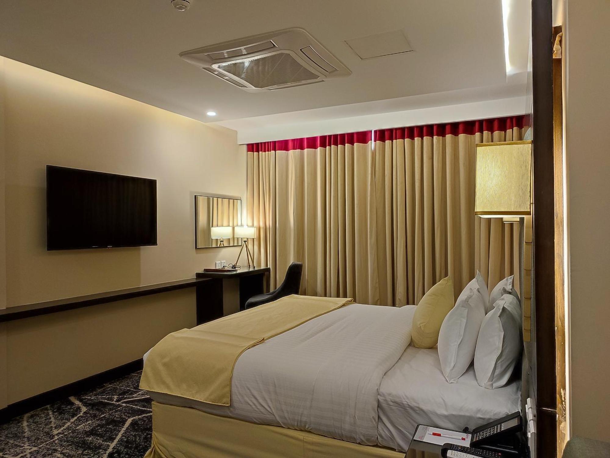 Ramada By Wyndham Murree Lower Topa Resort Экстерьер фото