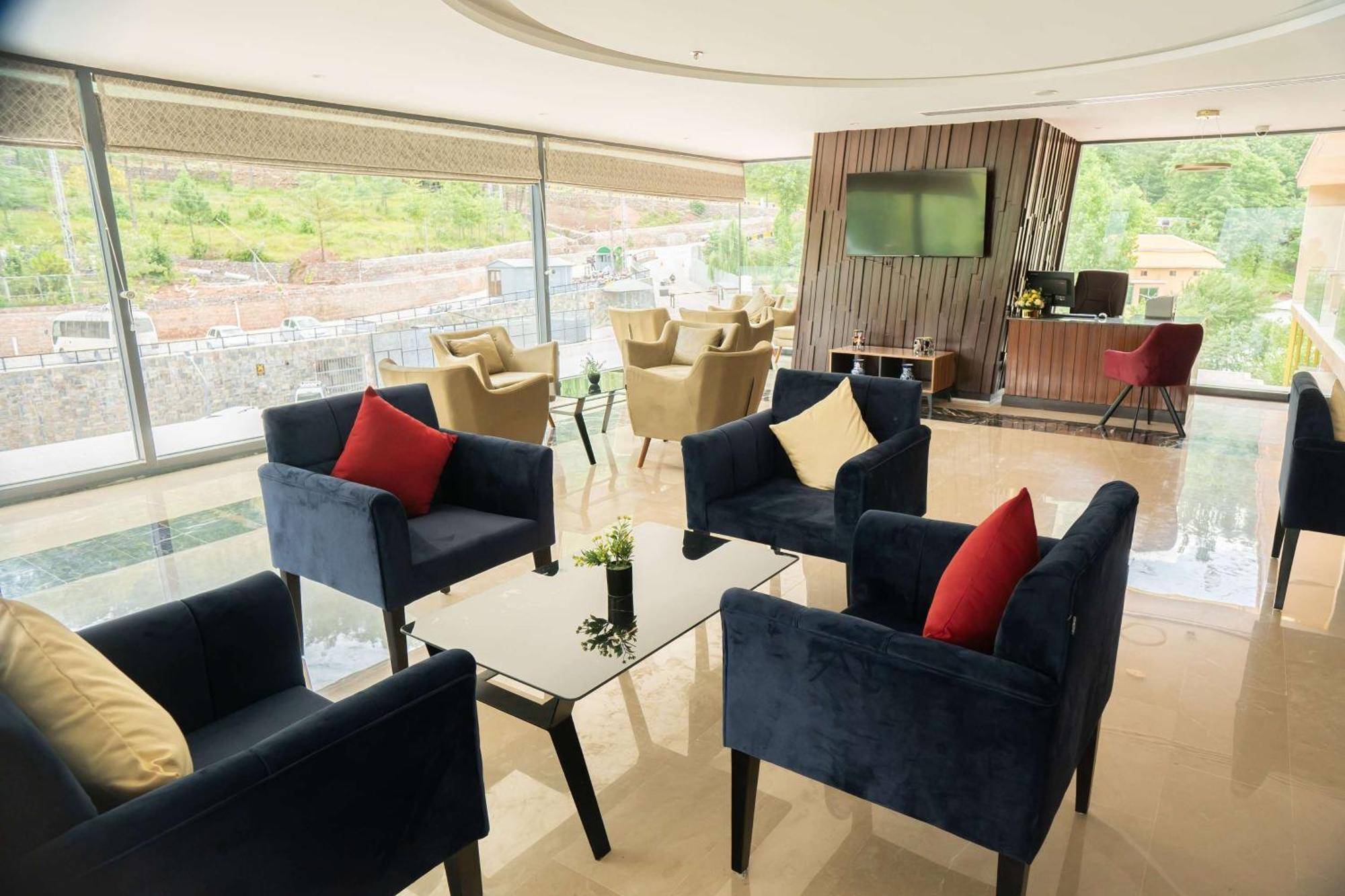 Ramada By Wyndham Murree Lower Topa Resort Экстерьер фото