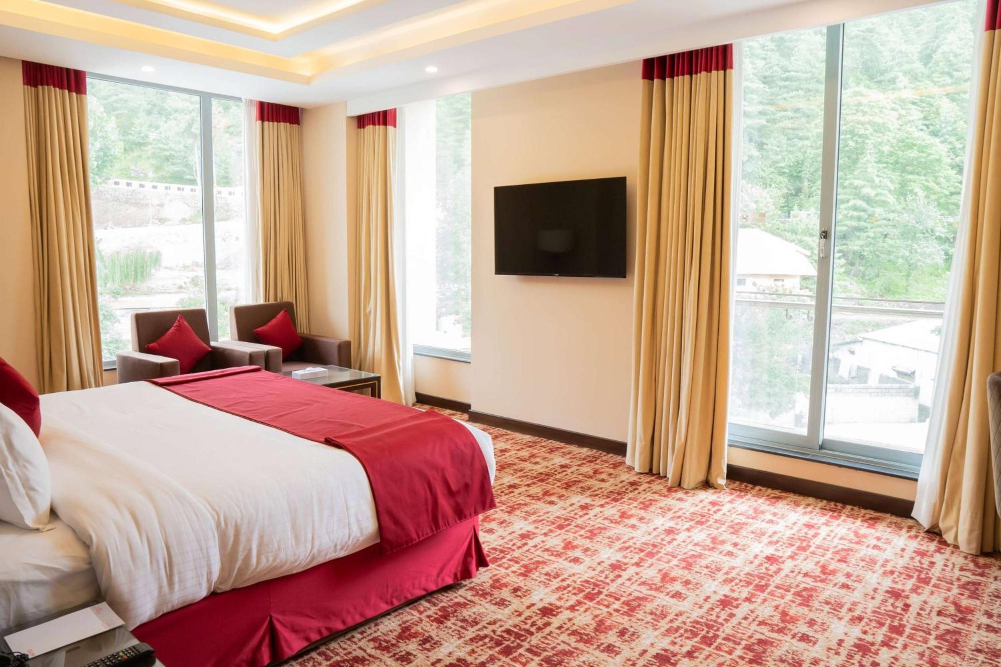 Ramada By Wyndham Murree Lower Topa Resort Экстерьер фото