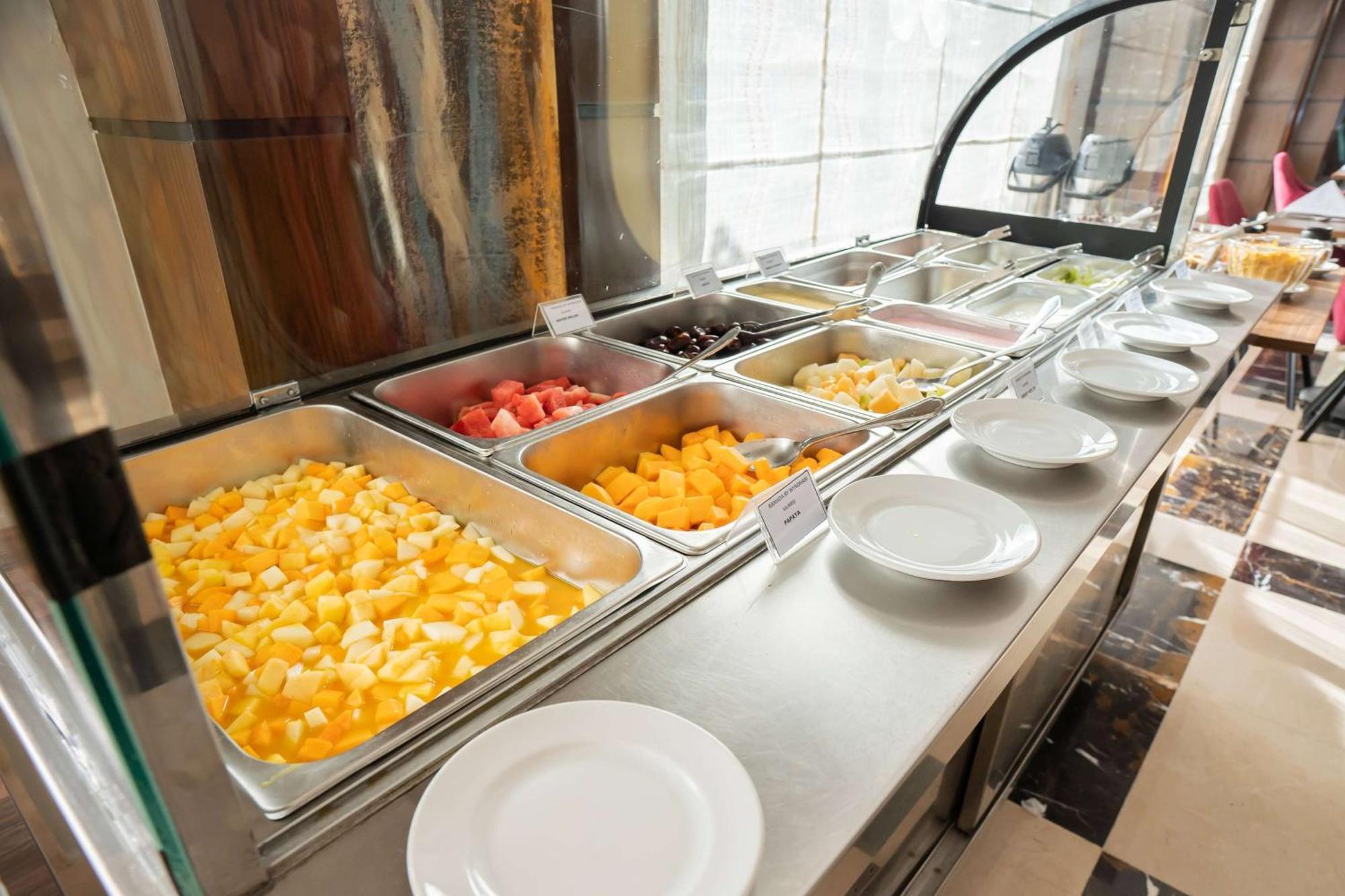 Ramada By Wyndham Murree Lower Topa Resort Экстерьер фото
